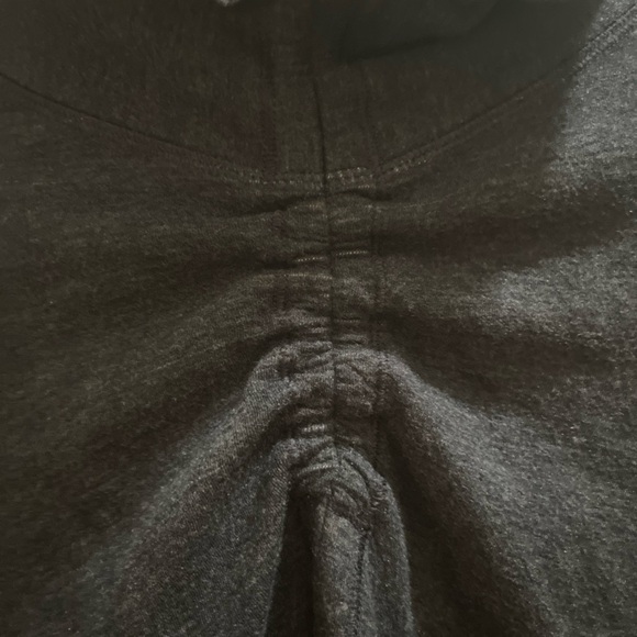 Lululemon "In A Cinch" Reversible Lightweight Cowl Neck Pullover Size 6 Gray - Picture 3 of 9